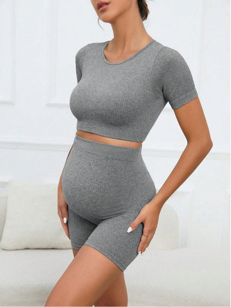 Pregnant woman yoga clothing