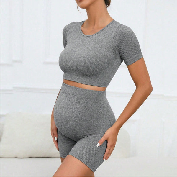 Pregnant woman yoga clothing