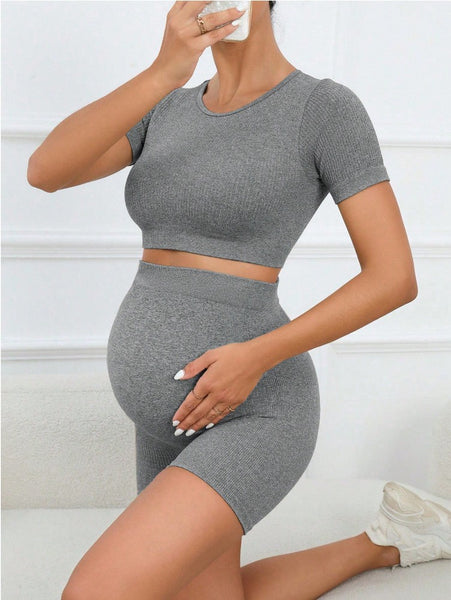 Pregnant woman yoga clothing