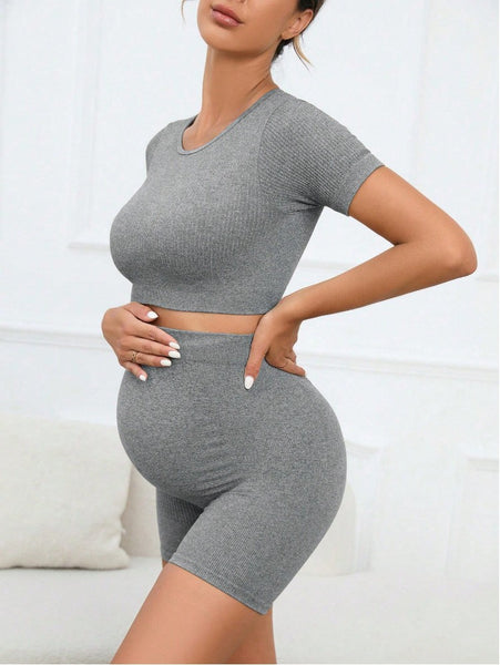 Pregnant woman yoga clothing