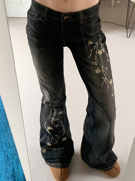 Floral Embroidery Washed Jeans