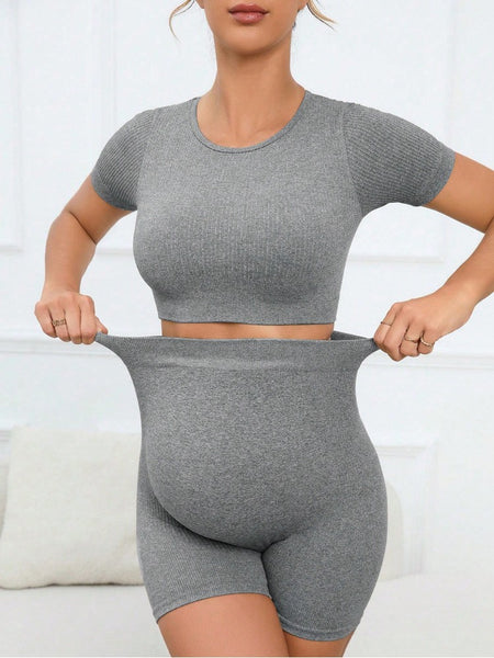 Pregnant woman yoga clothing